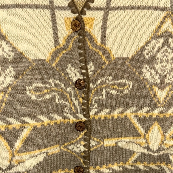 Granola Girl Vest - Picture 4 of 10